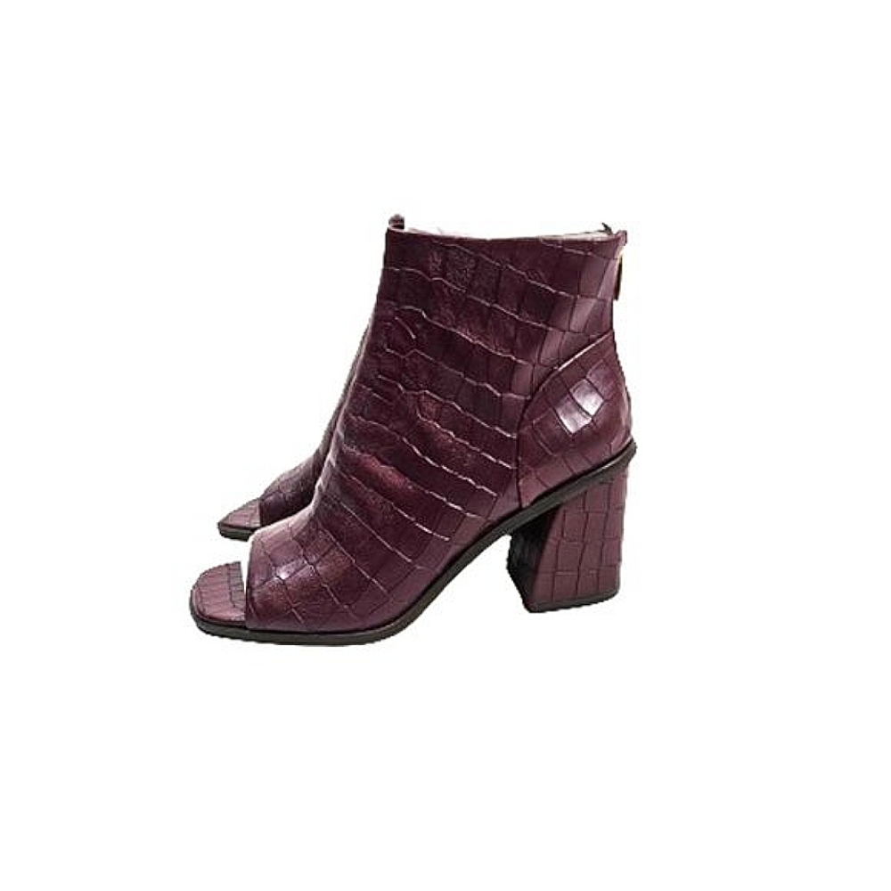 NWOT Vince Camuto Bebinder Burgundy Maroon Peep Toe Booties Women's Size 8.5